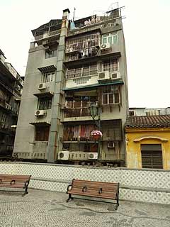 �z�e���̃A�Y���[�W��